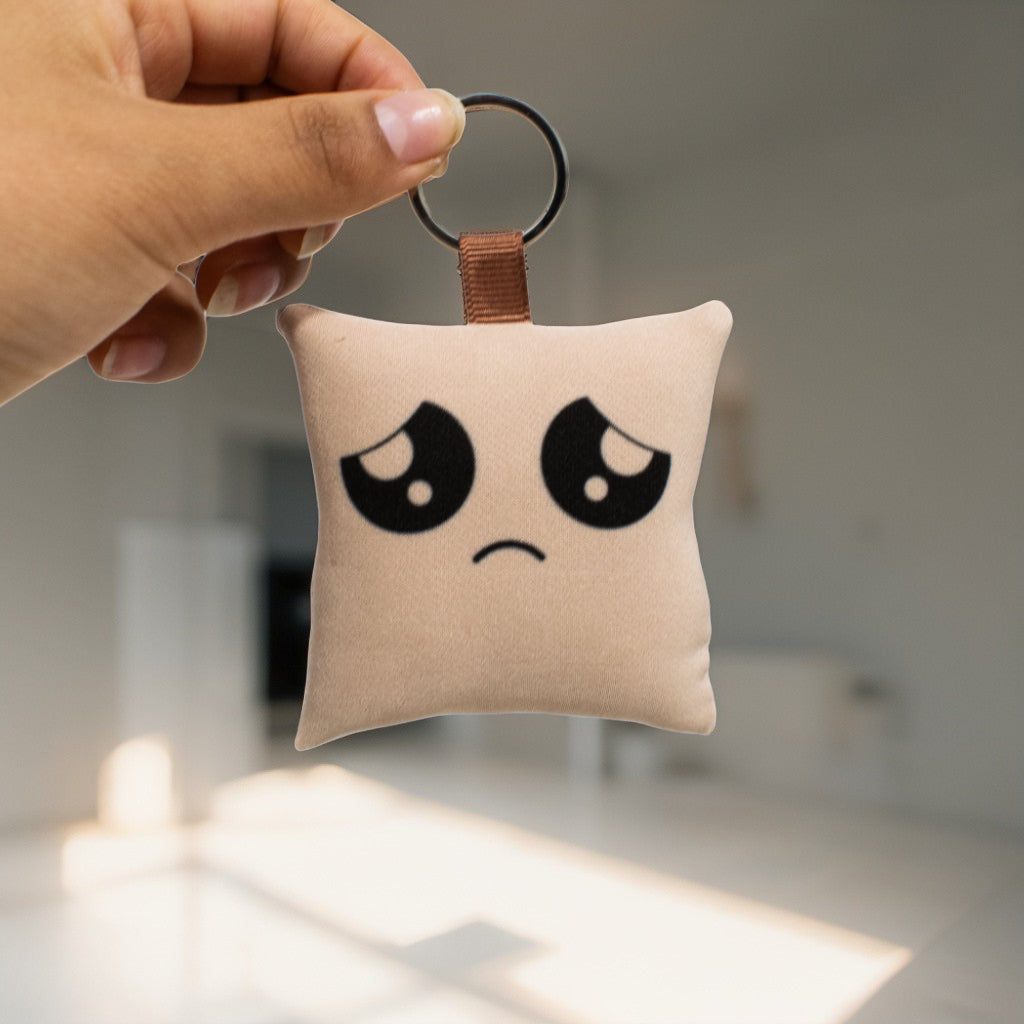 Llavero Almohadita Carita Triste