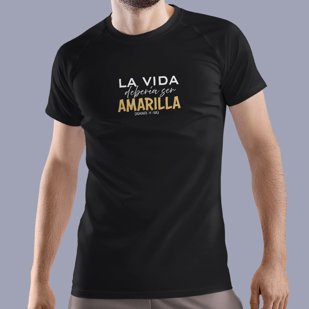 Polo negro marca corta con frase La vida debe ser Amarilla (amar y ya)